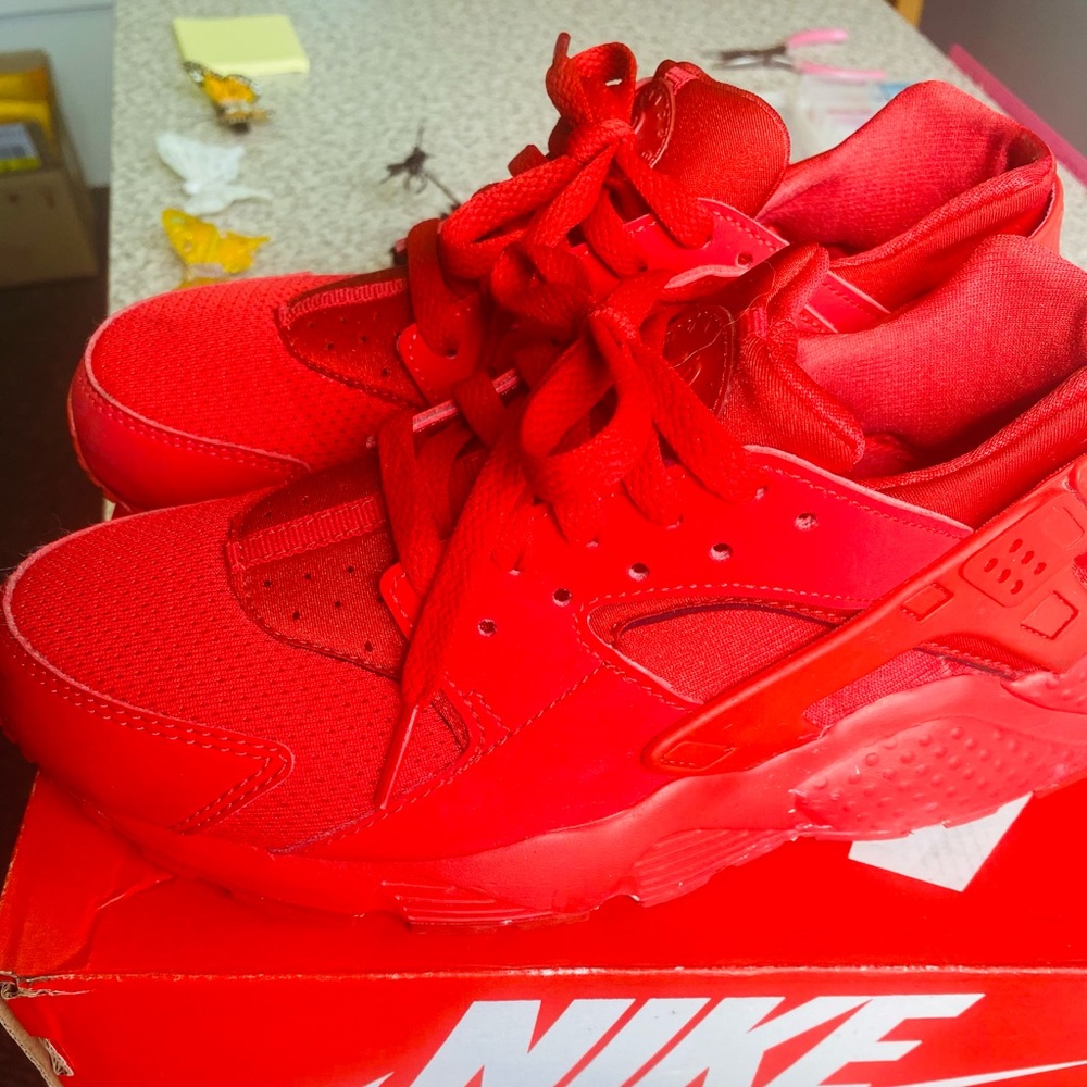 Nike red huaraches boys size 6.5